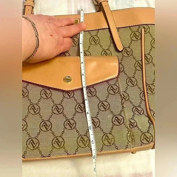 Adrienne Vittadini bag.  Great condition - Picture 5 of 7